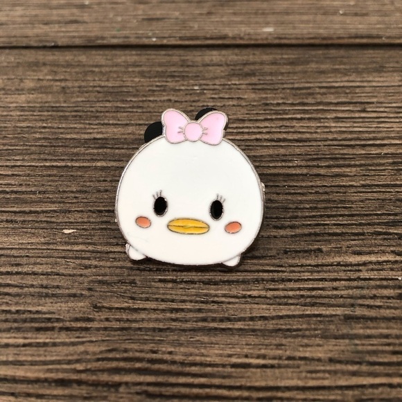 Disney Official Trading Pin: Tsum Tsum Daisy Duck - Picture 1 of 2